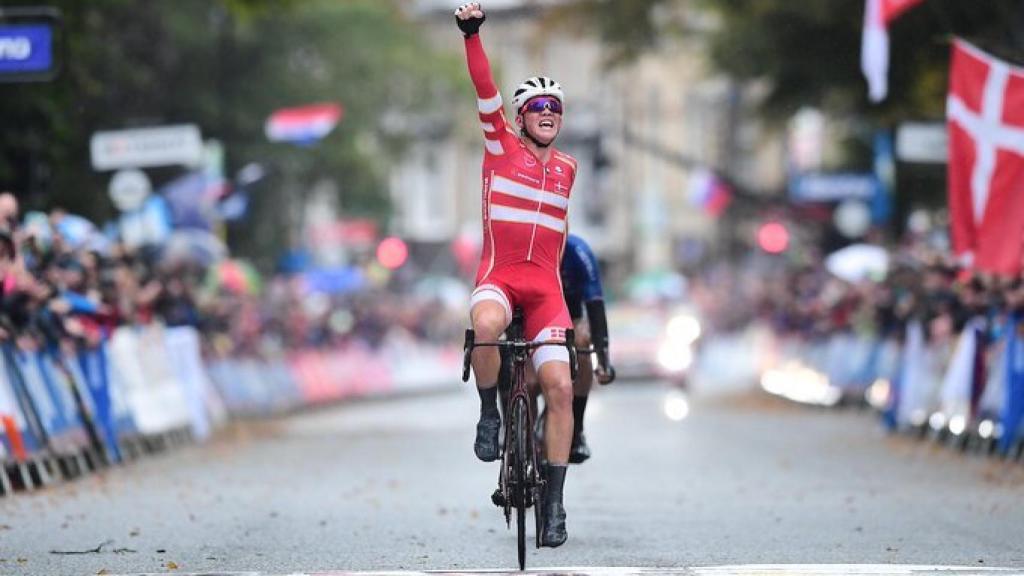 Mads Pedersen, tras ganar el Mundial de ciclismo. Foto: Twitter (@UCI_cycling)