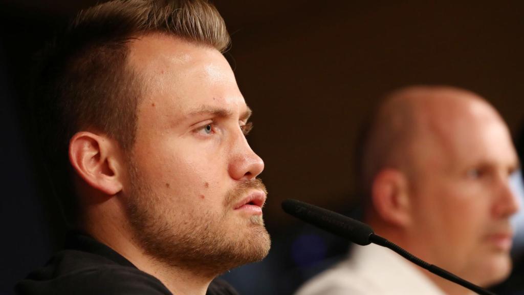 Simon Mignolet en rueda de prensa