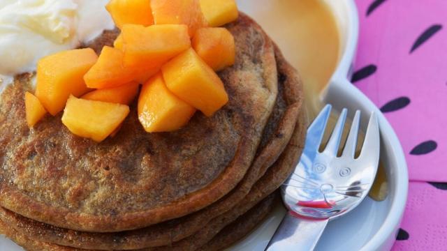 Tortitas de avena con chocolate y sin azúcar, desayuno para campeones.