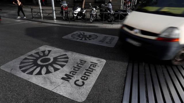 Vista de la calzada que marca la entrada al perímetro de Madrid Central.