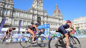 Denunciados dos hombres por atosigar a una atleta durante el Triatlón de A Coruña