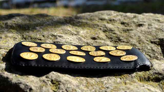 Las 16 monedas de oro de la época del emperador Teodosio II.
