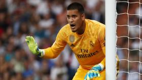 Areola da órdenes a sus compañeros del Real Madrid