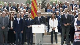 Quim Torra con miembros de su gobierno en el aniversario del 1-O.