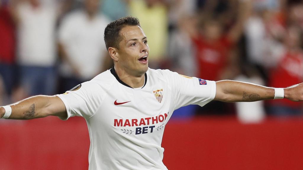 Chicharito marca en el Sevilla - APOEL