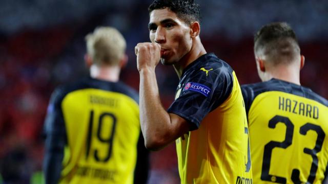 Achraf celebra un gol con el Borussia Dortmund