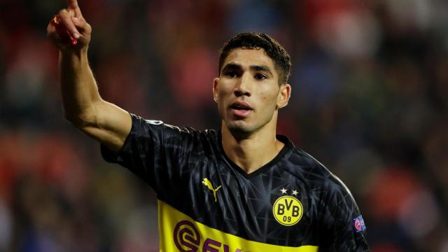 Achraf celebra un gol con el Borussia Dortmund