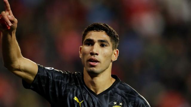 Achraf celebra un gol con el Borussia Dortmund