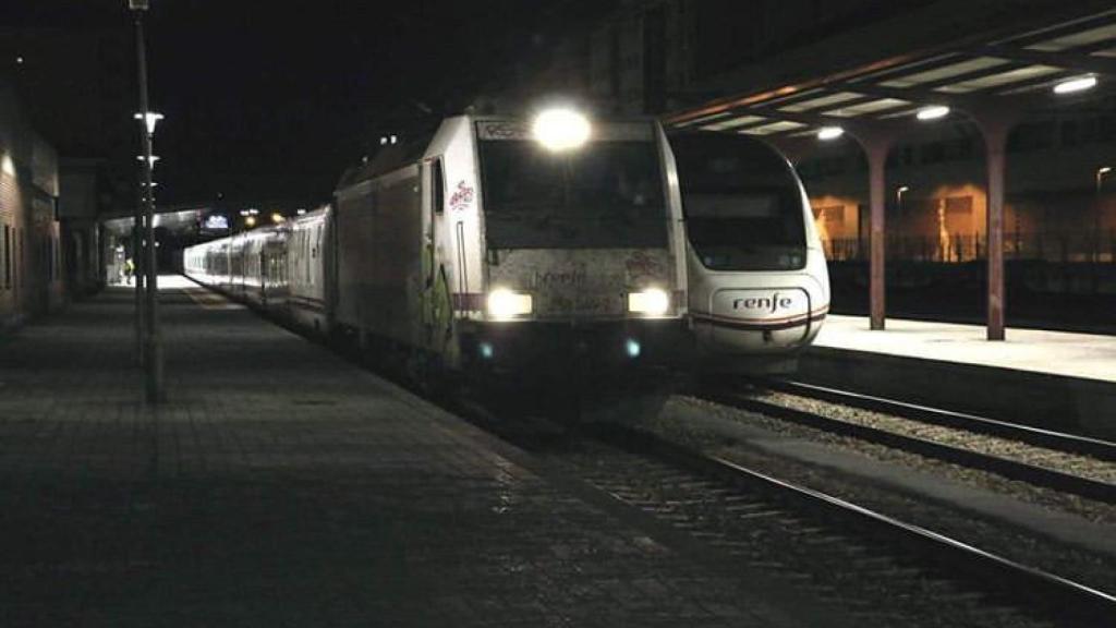 Renfe estudia cambiar trenes nuevos por otros de los 80 en la ruta A Coruña-Barcelona