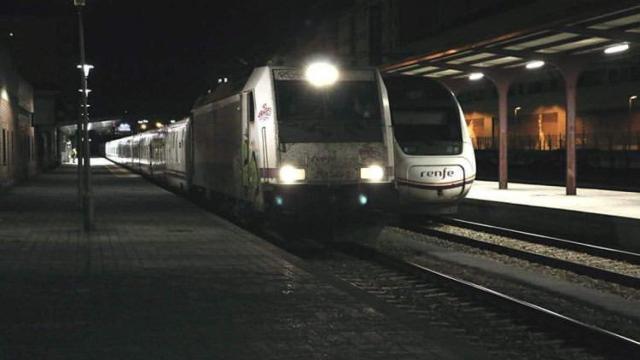 Renfe estudia cambiar trenes nuevos por otros de los 80 en la ruta A Coruña-Barcelona