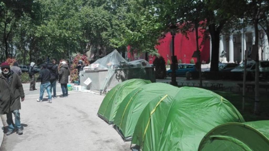 Los sin techo llevaban acampando en el Paseo del Prado desde el pasado 16 de abril.