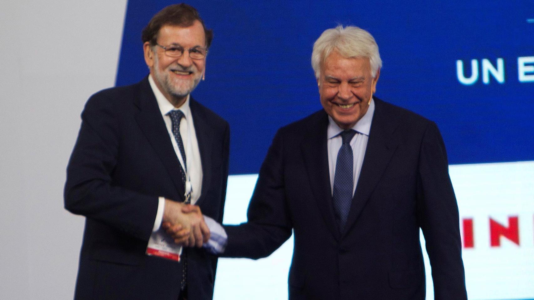 Mariano Rajoy y Felipe González en el I Foro La Toja-Vínculo Atlántico, celebrado en O Grove (Pontevedra).