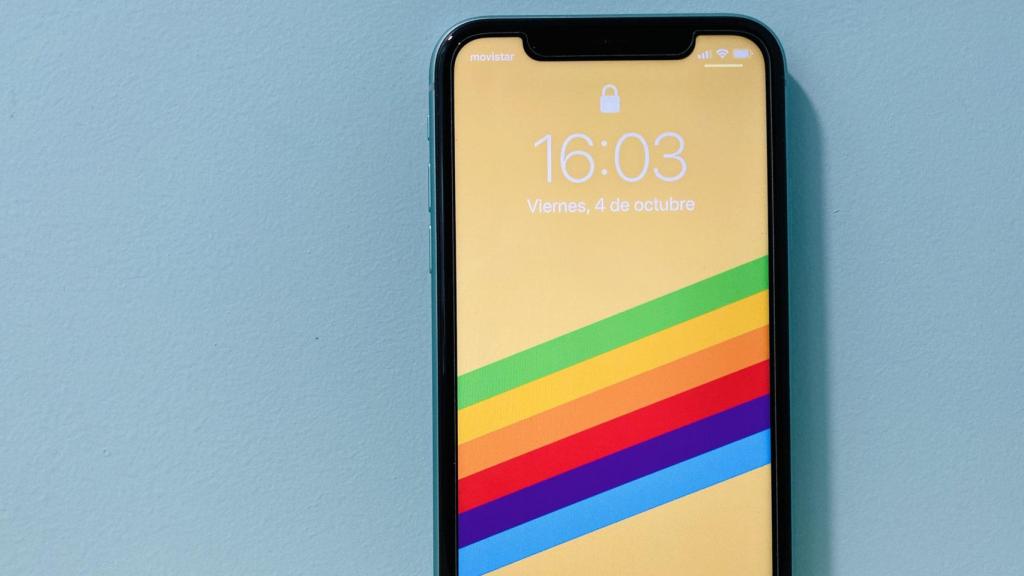 El iPhone 11 es uno de los móviles más punteros que sigue usando LCD