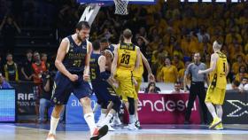 Sergio Llull celebra un triple ante Iberostar Tenerife en Liga Endesa