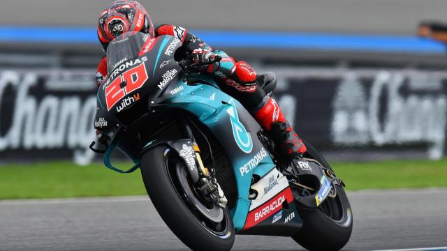 Fabio Quartararo traza un viraje durante la sesión de clasificación, en el circuito de Buriram.