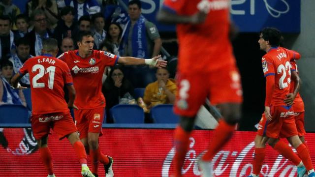 Los jugadores del Getafe celebran uno de los goles ante la Real Sociedad