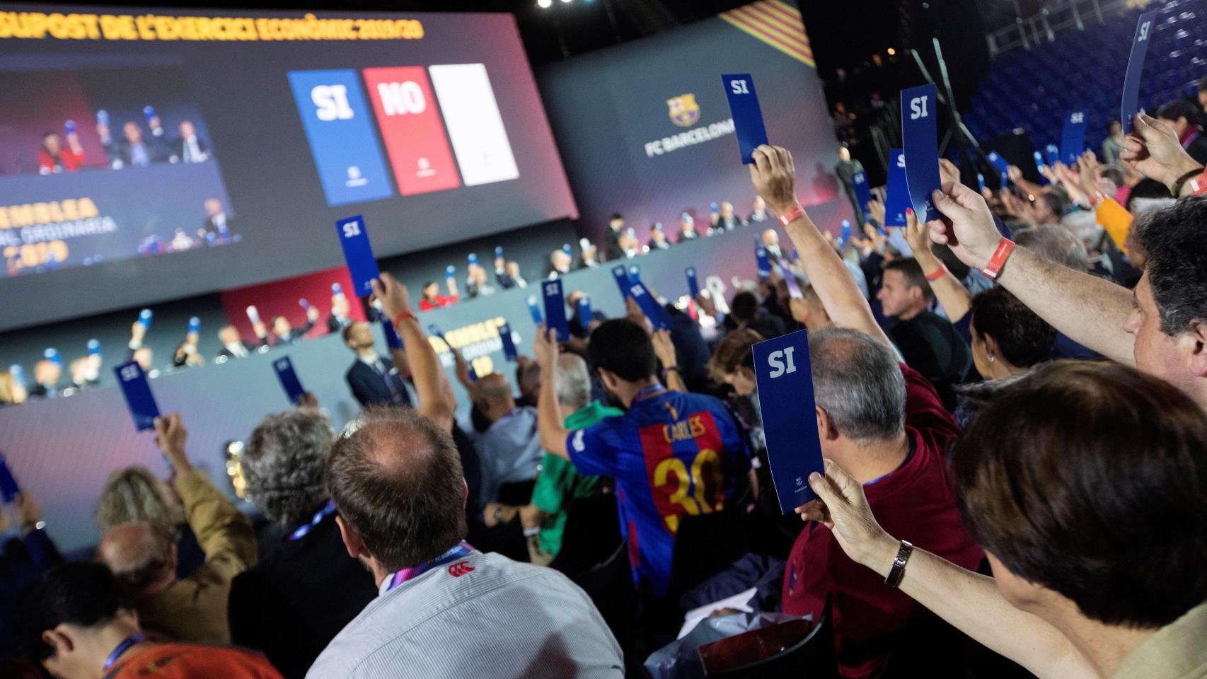 Socios compromisarios del Barcelona en la Asamblea 2019.