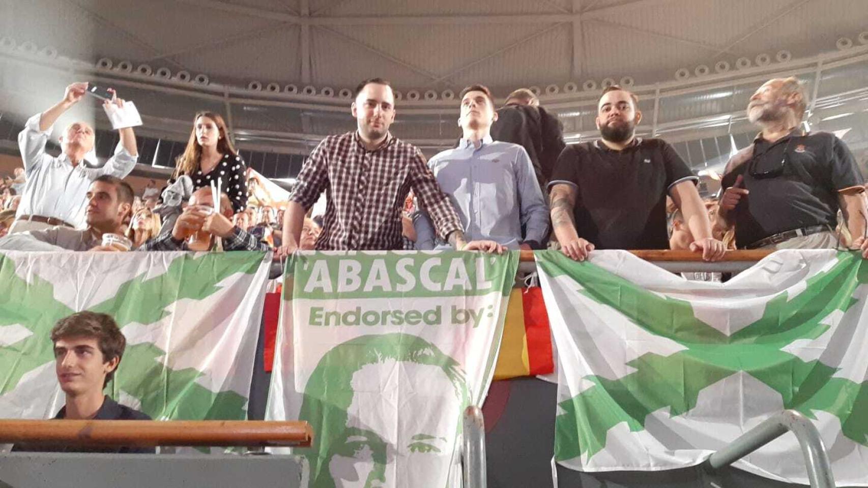 Abascal como súper héroe en las gradas de Vistalegre Plus Ultra.