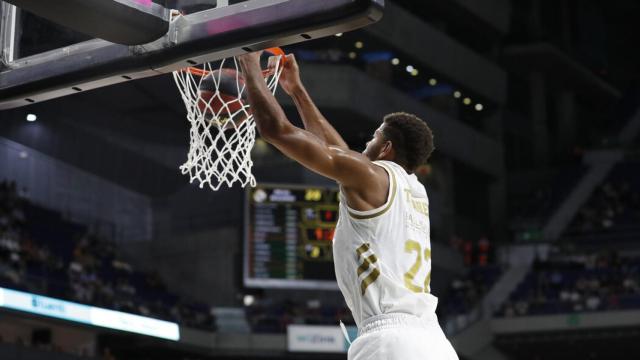 Tavares, machacando durante un partido con el Real Madrid