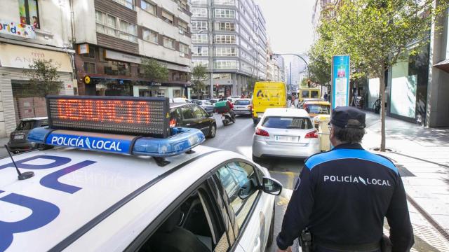 Comienza en A Coruña la campaña de vigilancia contra los coches mal aparcados