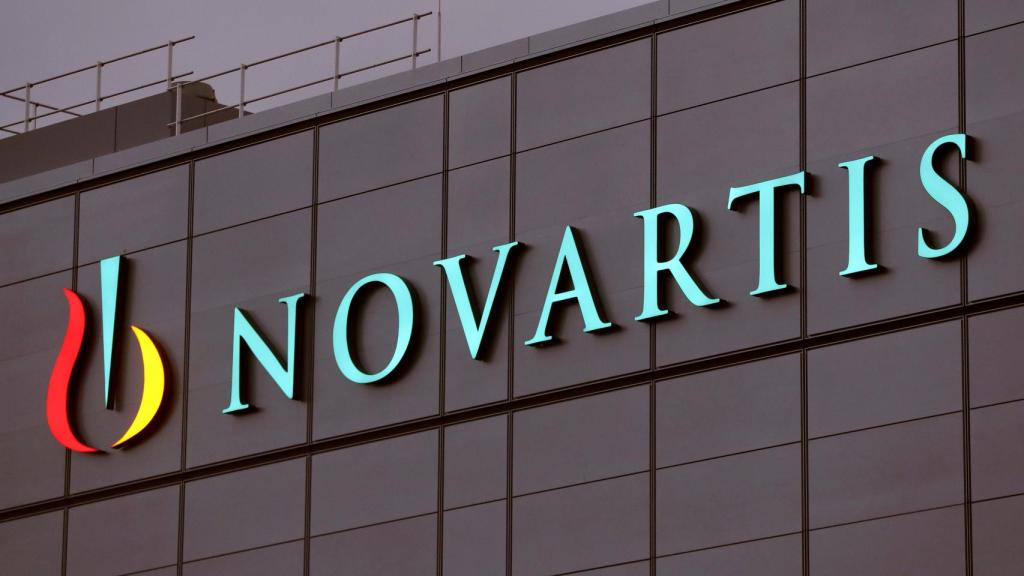 Una imagen del logo de Novartis en una de sus sedes.