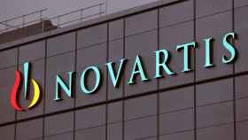 El logotipo de Novartis en una de sus sedes.
