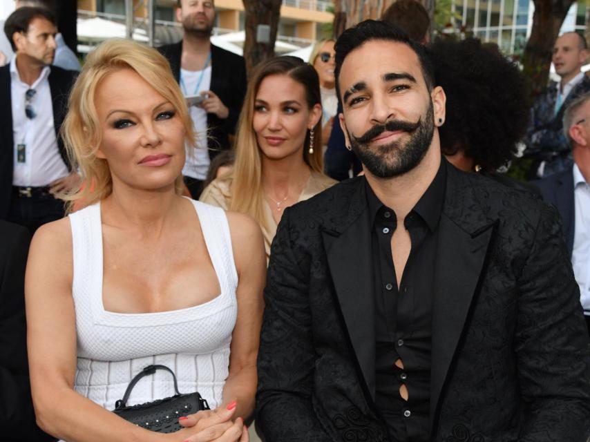 Pamela Anderson junto al que fuera su expareja, Adil Rami.