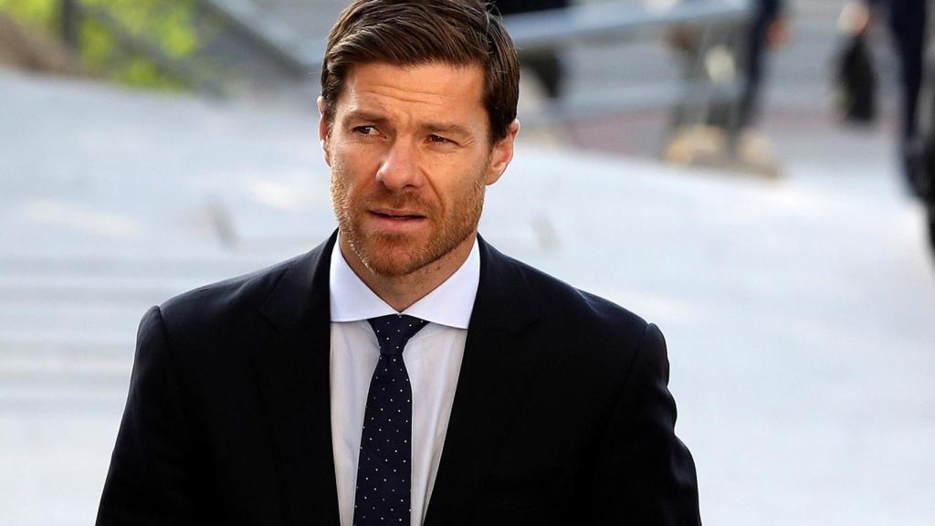 El exfutbolista español Xabi Alonso llega a la Audiencia Provincial de Madrid.