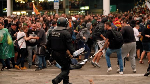 Activistas independentistas intentan paralizar el Aeropuerto de El Prat.