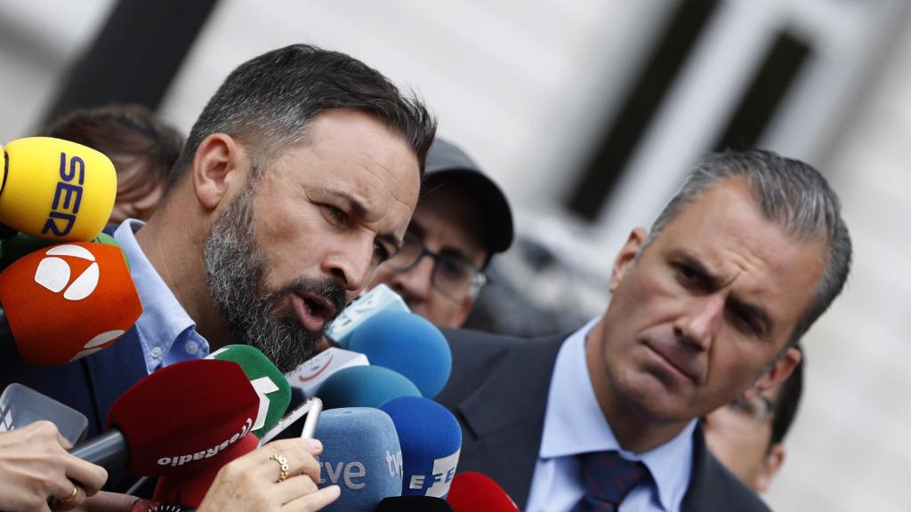 Santiago Abascal y Javier Ortega Smith a las puertas del Tribunal Supremo.