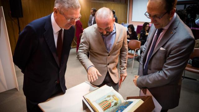 La Biblia Kennicott creada en A Coruña regresa a su tierra cinco siglos después