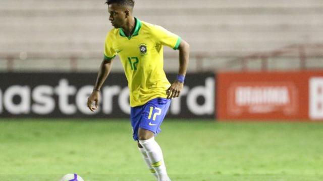 Rodrygo Goes en un partido con Brasil.