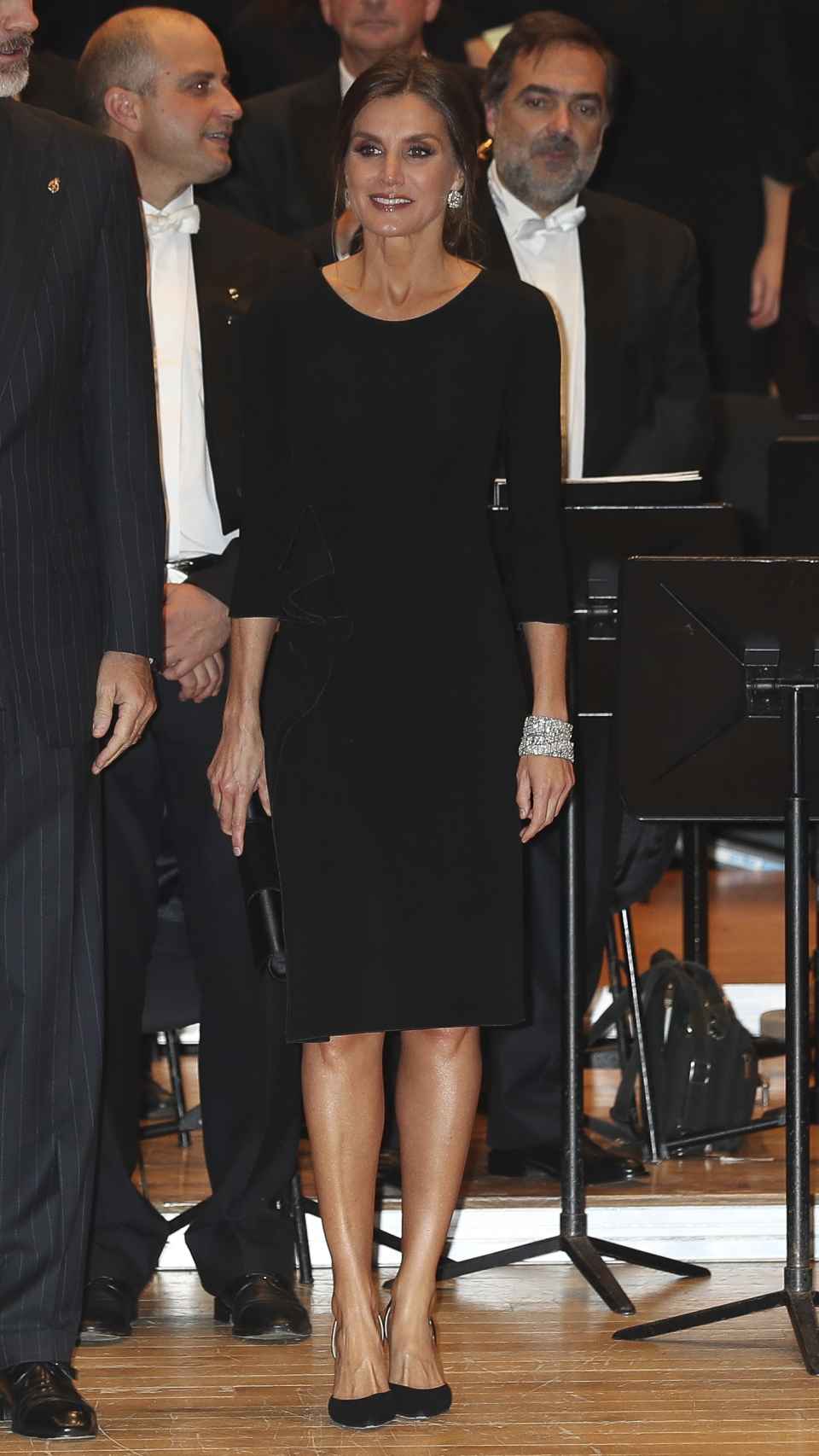 La reina Letizia con vestido de Armani en su último concierto previo a los Princesa de Asturias.