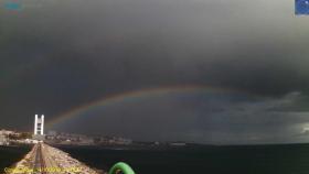 Entre chaparrones y arco iris: así se vivió la primera borrasca del otoño en A Coruña
