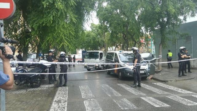 Los dos hombres se encontraban sentados en un bordillo cuando fueron arrollados.