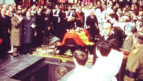Una imagen del entierro de Francisco Franco en 1975.