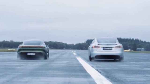 Vídeo: el Porsche Taycan machaca al Tesla Model S cara a cara