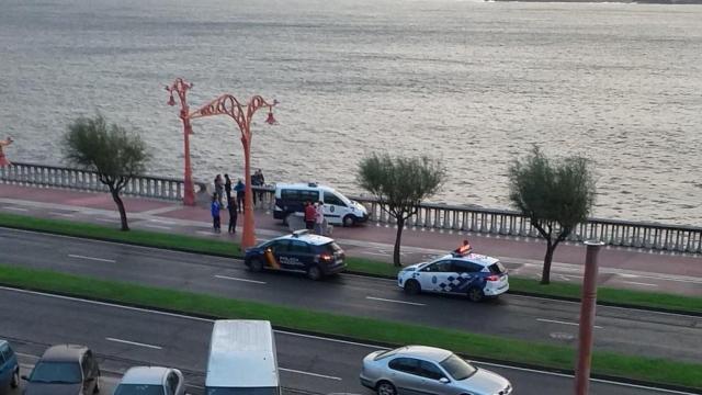 Encuentran en el Paseo Marítimo de A Coruña el cadáver de un hombre