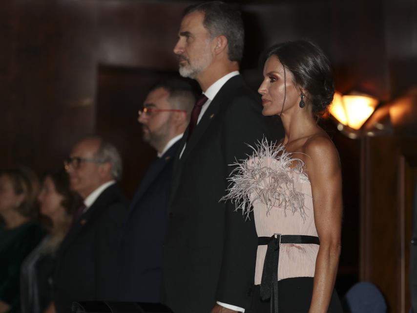 Felipe y Letizia en el palco de autoridades del auditorio Príncipe Felipe.