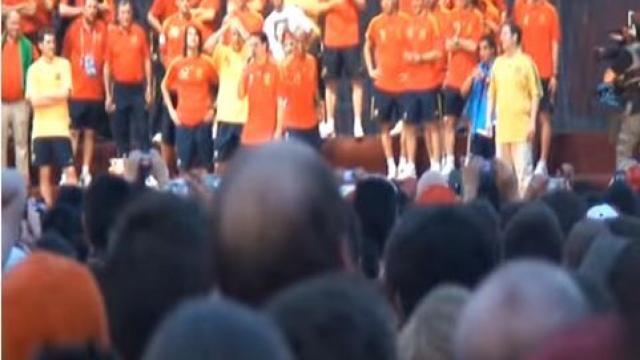 El día que Xavi entonó el viva España en la Plaza de Colón