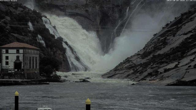 Las espectaculares imágenes de la cascada de O Ézaro, a rebosar por las lluvias