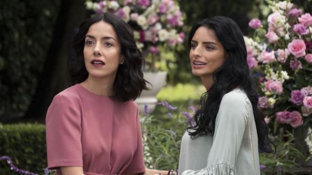 Fotograma de 'La casa de las flores', serie de Netflix que se puede ver en España.