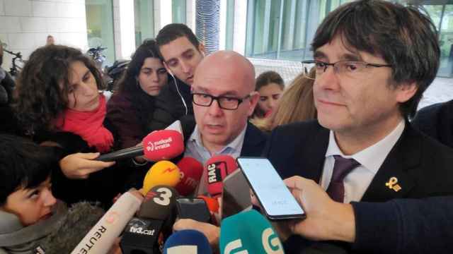 Puigdemont, hablando a la prensa junto a Boye, su abogado, este viernes.