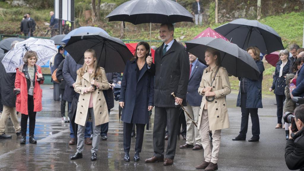 Leonor, Sofía, Felipe VI y Letizia en Asiegu, pueblo ejemplar, en el marco de los Premios Princesa de Asturias 2019.