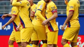 Los jugadores del Barcelona celebran uno de los goles del partido ante el Eibar