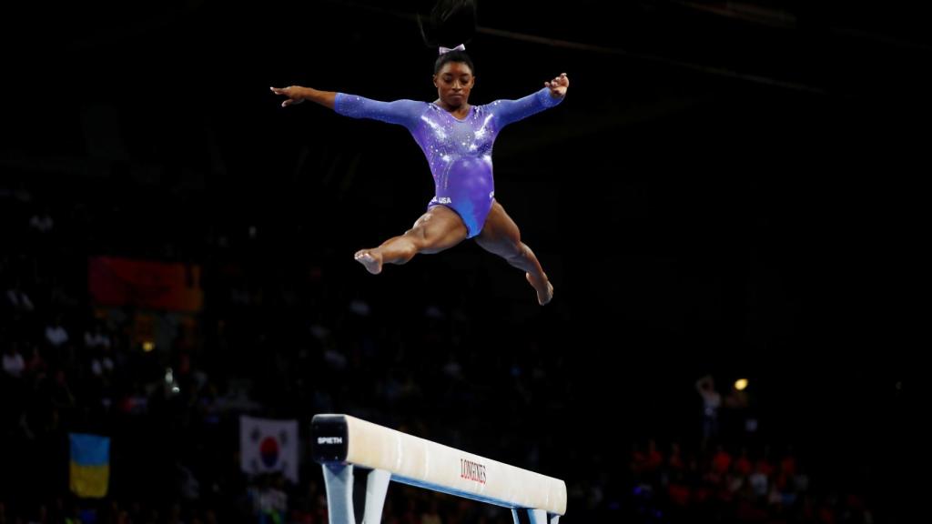 Simone Biles, en la final de barra del Mundial de gimnasia artística de Stuttgart 2019