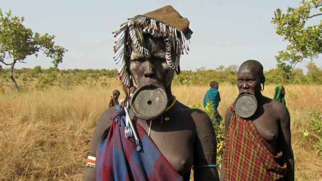 Miembros de la aislada tribu Mursi, en Etiopía.