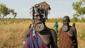 Miembros de la aislada tribu Mursi, en Etiopía.