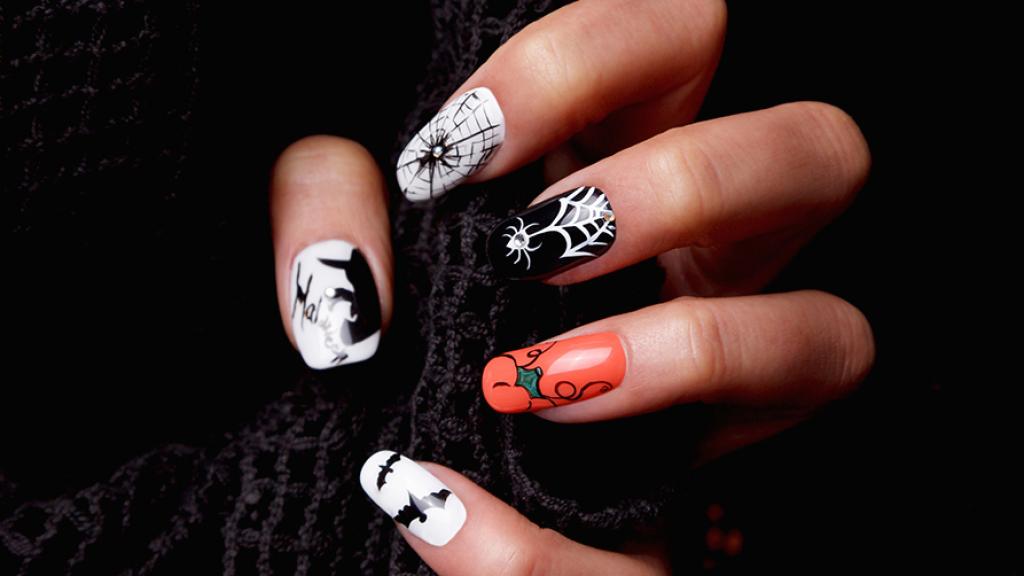 Uñas de Halloween.