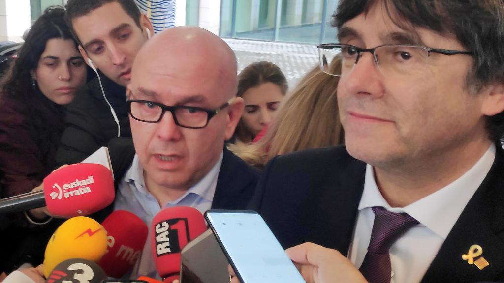 El letrado Gonzalo Boye y Carles Puigdemont en una imagen de archivo./